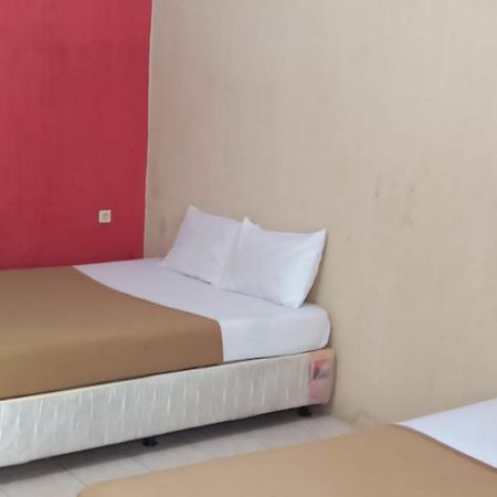 Hotel Nirwana Situbondo Redpartner Banyuanget Esterno foto