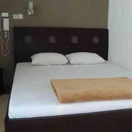 Hotel Nirwana Situbondo Redpartner Banyuanget Esterno foto