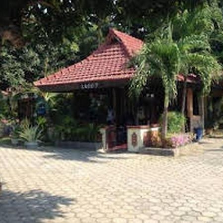 Hotel Nirwana Situbondo Redpartner Banyuanget Esterno foto
